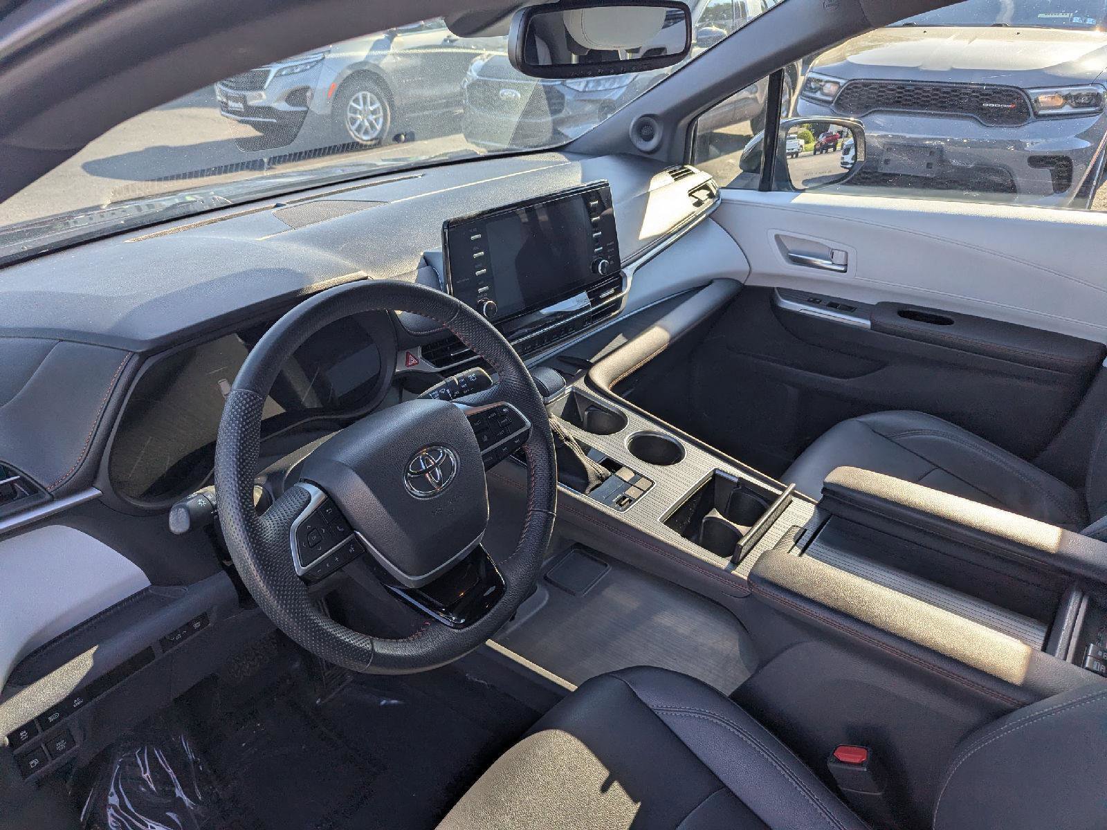 Used 2023 Toyota Sienna XSE w/ XSE Plus Package AWD/4WD image 10