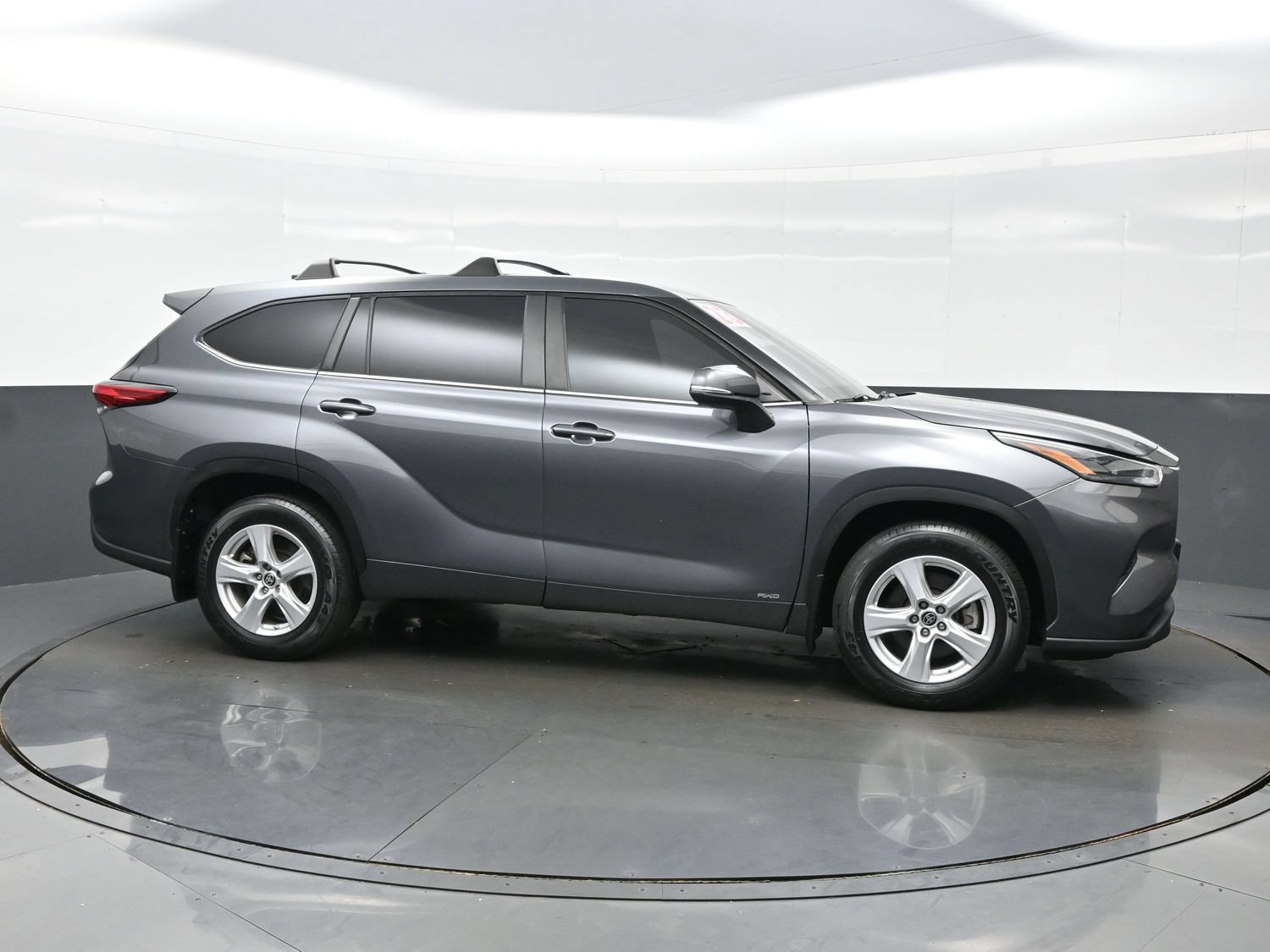 Used 2023 Toyota Highlander LE AWD/4WD image 7