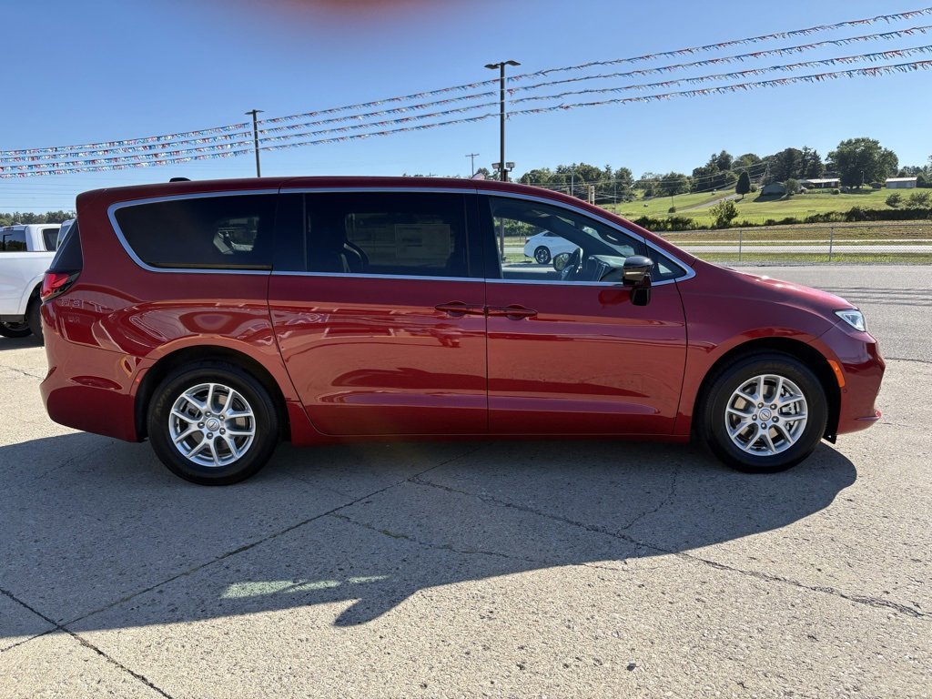 New 2026 Chrysler Pacifica Select image 6