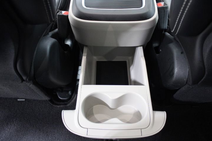 Used 2024 Chrysler Pacifica Touring-L image 24
