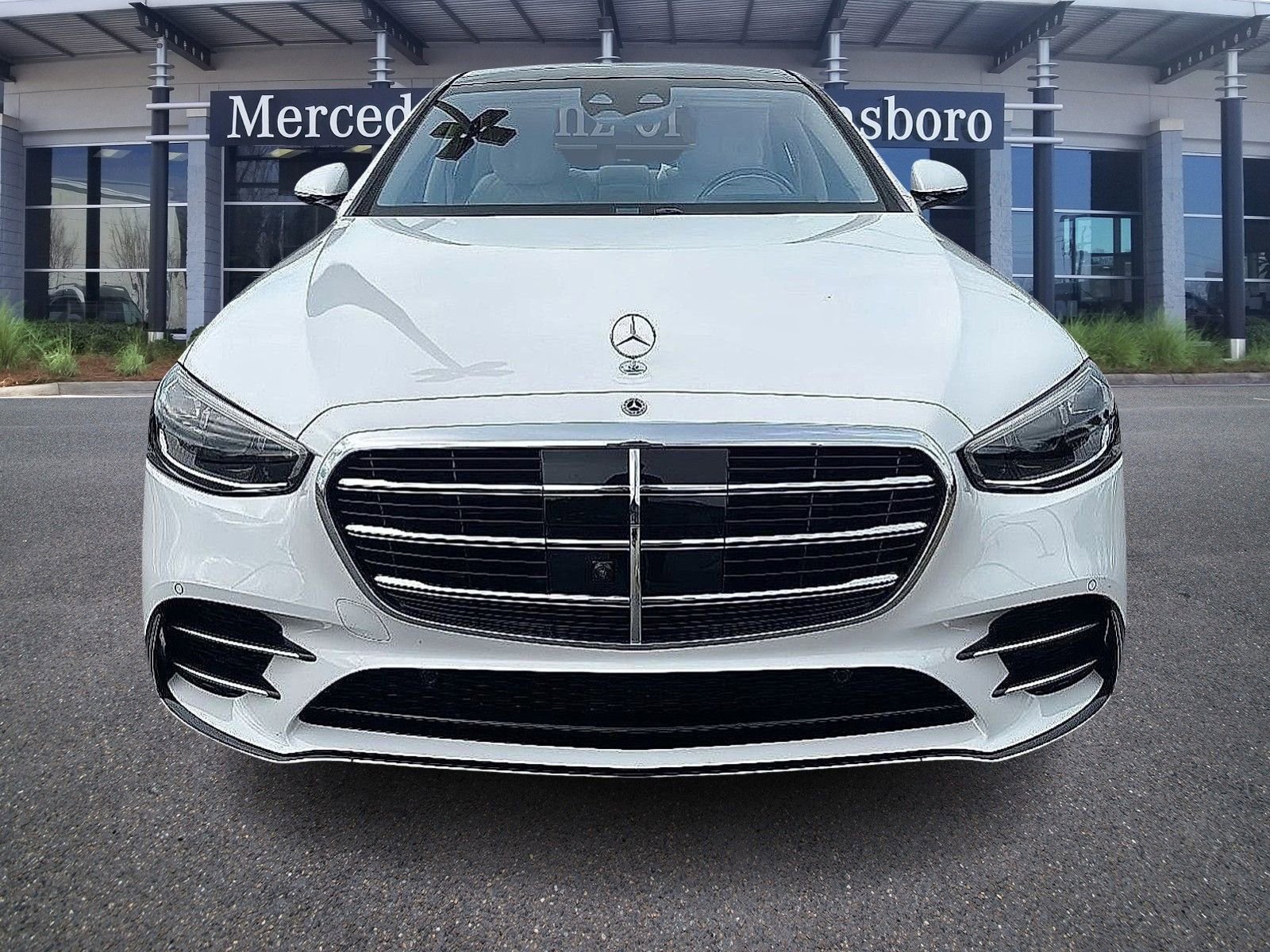 Used 2025 Mercedes-Benz S 580 4MATIC Sedan image 3