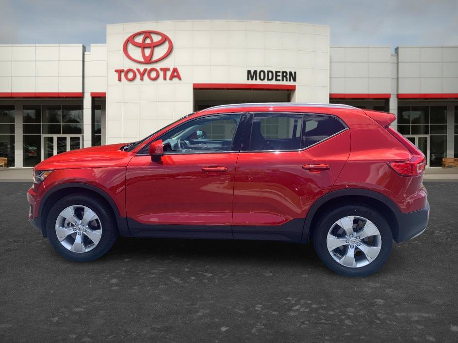 Used 2022 Volvo XC40 T5 Momentum AWD/4WD image 7