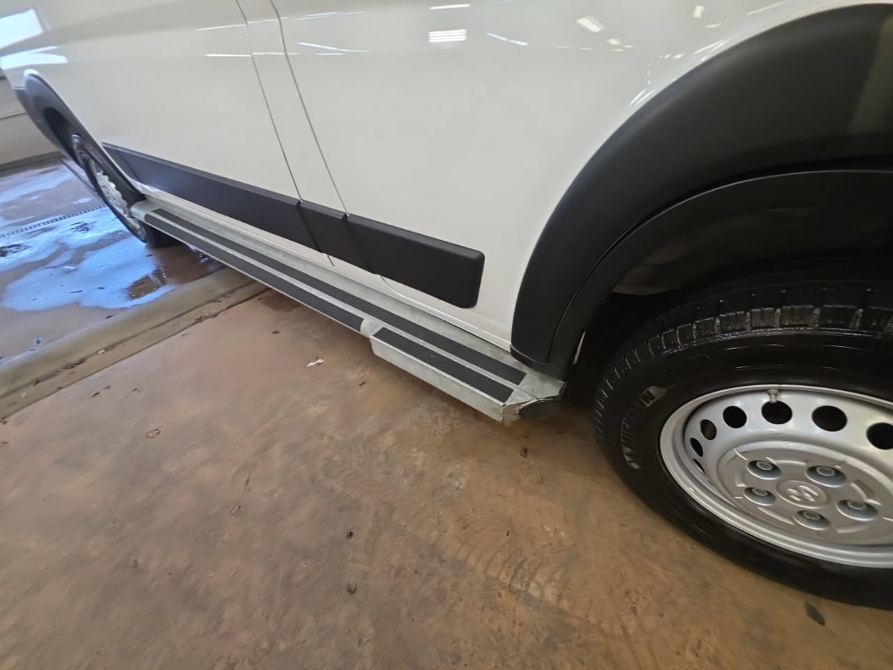 Used 2025 RAM ProMaster 2500 w/ U-Haul Equipment Group FWD image 10