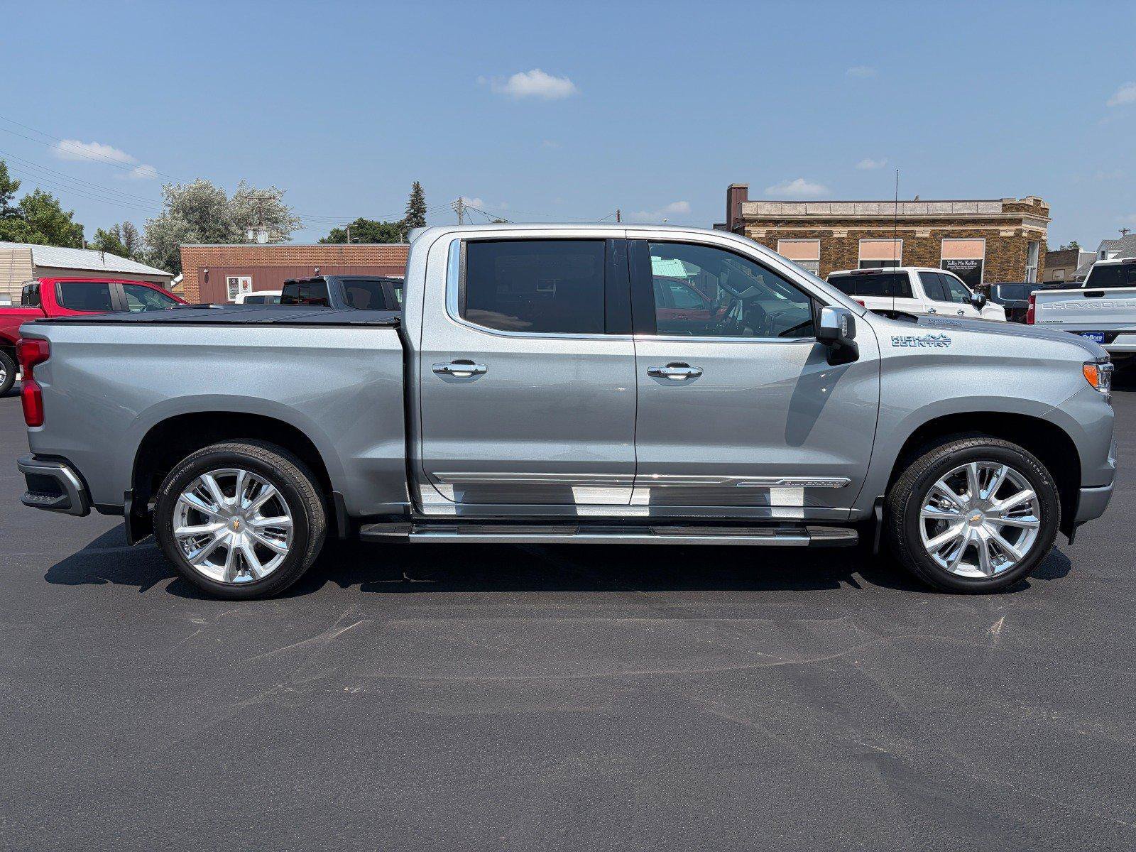 Used 2025 Chevrolet Silverado 1500 High Country w/ Technology Package AWD/4WD image 6