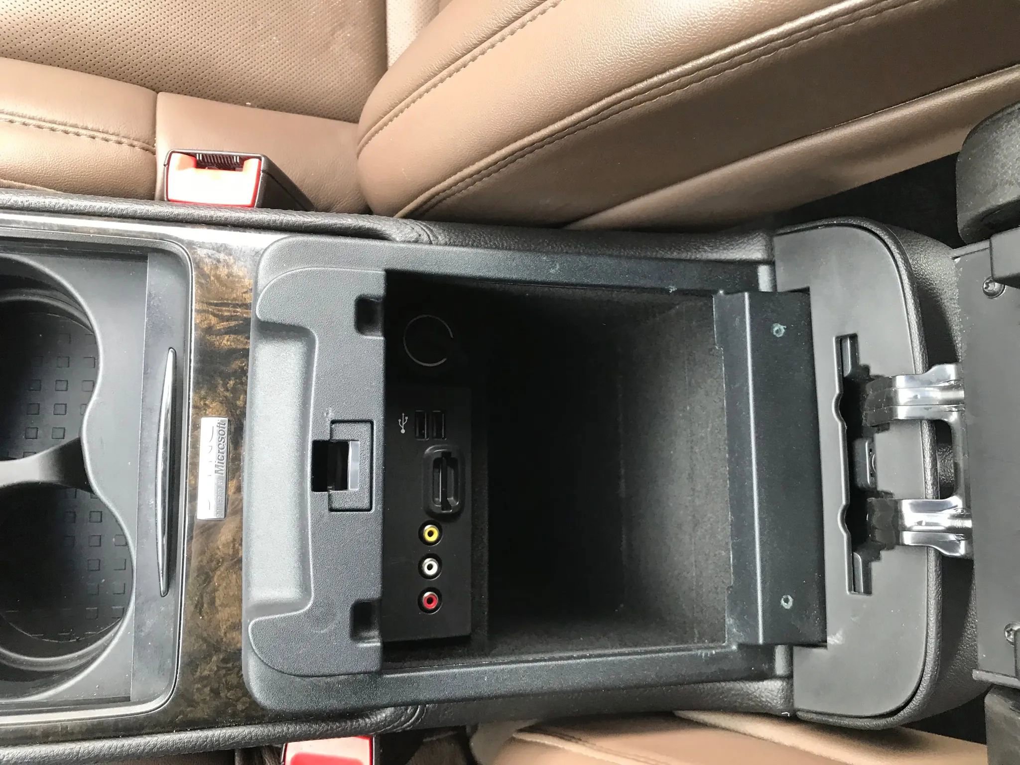 Used 2014 Lincoln MKS Sedan 4D w/ Equipment Group 101A image 34