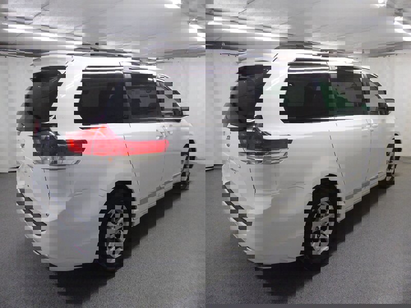 Used 2014 Toyota Sienna LE image 7