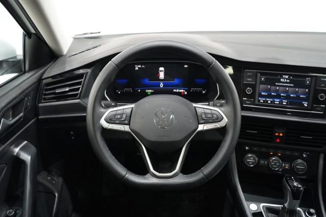 Used 2024 Volkswagen Jetta SE image 14