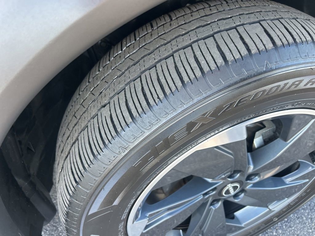 Used 2025 Nissan Rogue SV image 31