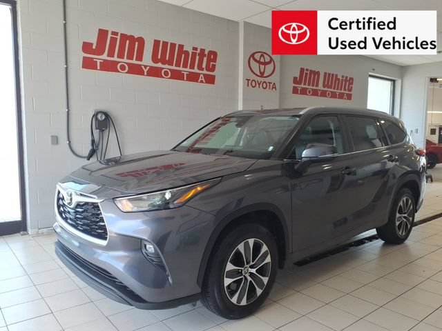 Certified 2024 Toyota Highlander XLE FWD image 1