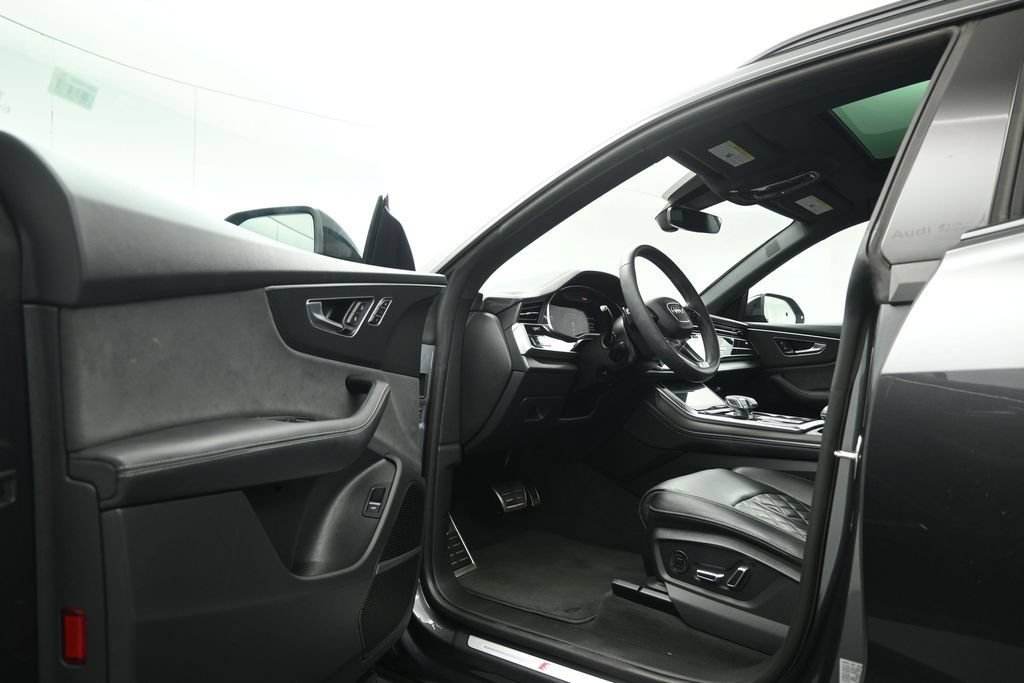 Used 2025 Audi SQ8 Premium Plus AWD/4WD image 5