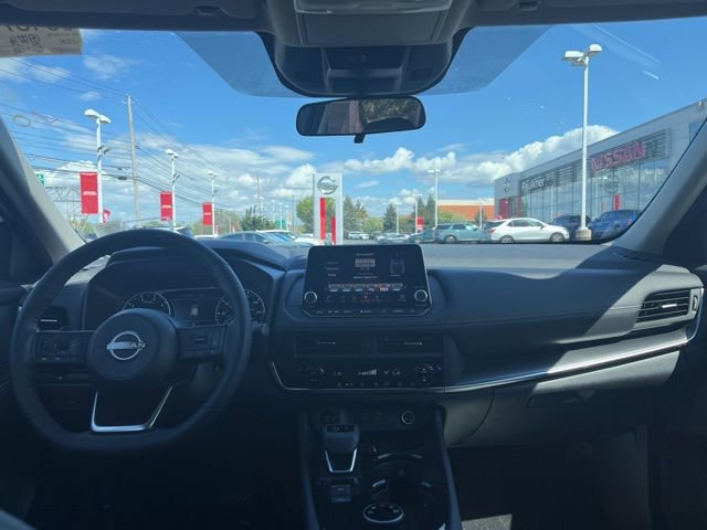 Used 2024 Nissan Rogue SV w/ SV Premium Package image 12