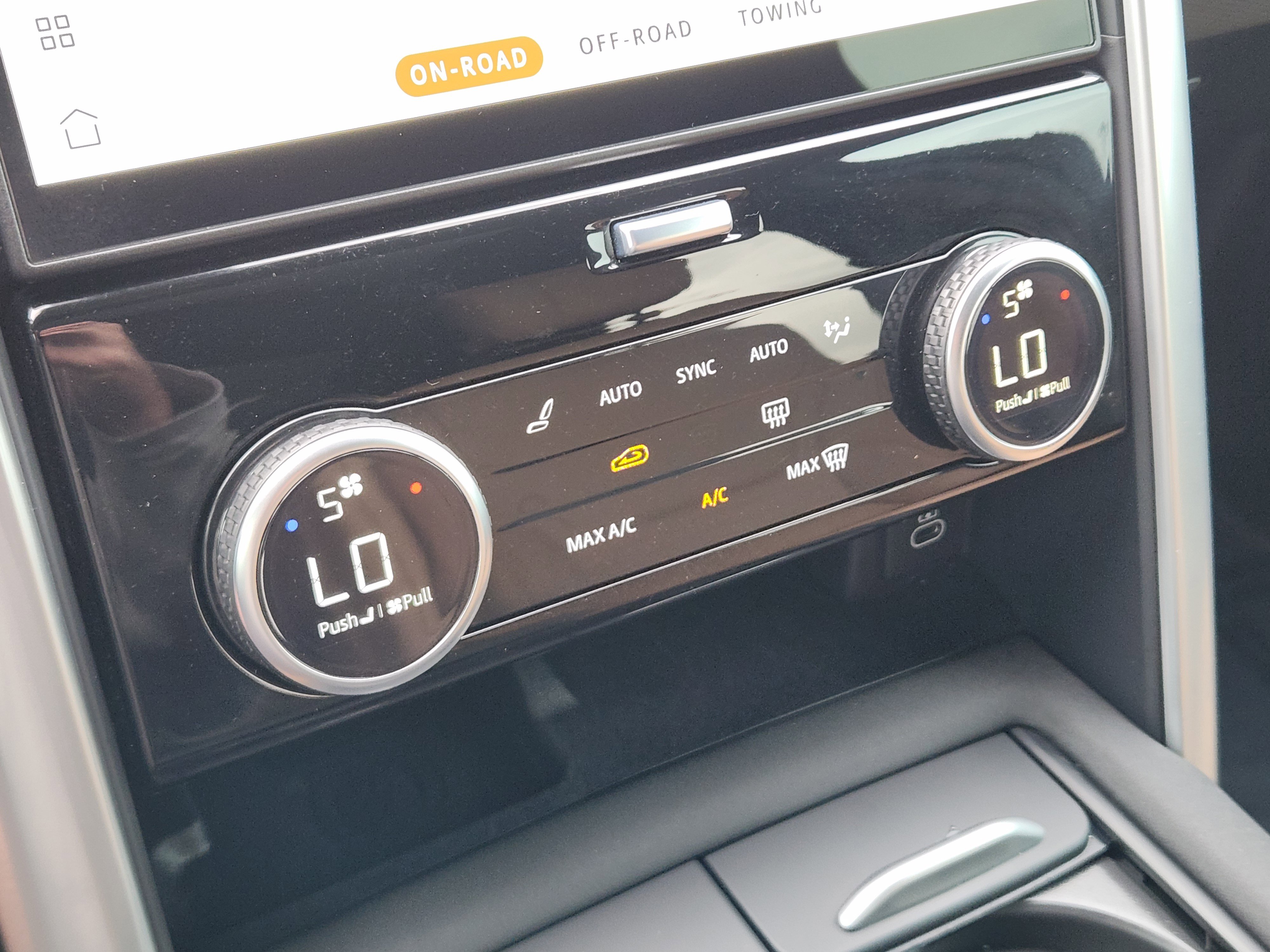 Certified 2025 Land Rover Discovery Dynamic SE image 20