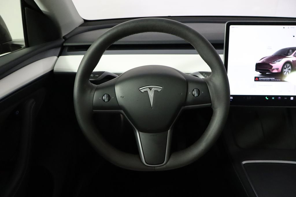 Used 2024 Tesla Model Y Long Range RWD image 13