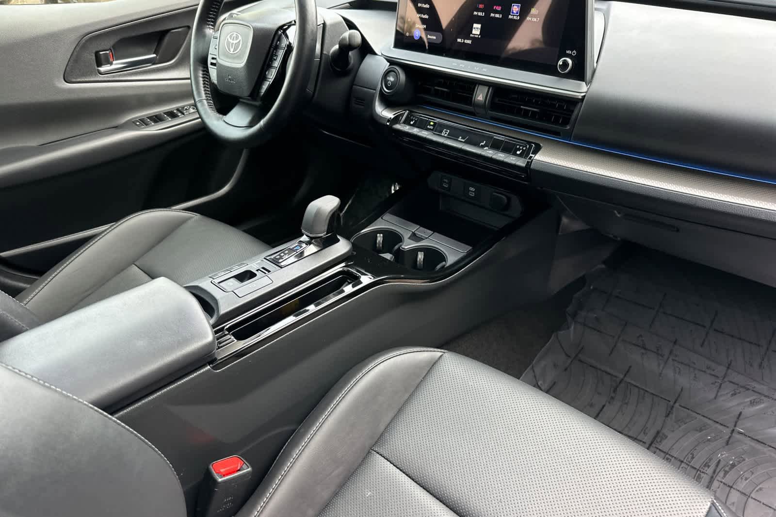 Used 2024 Toyota Prius XLE AWD/4WD image 16