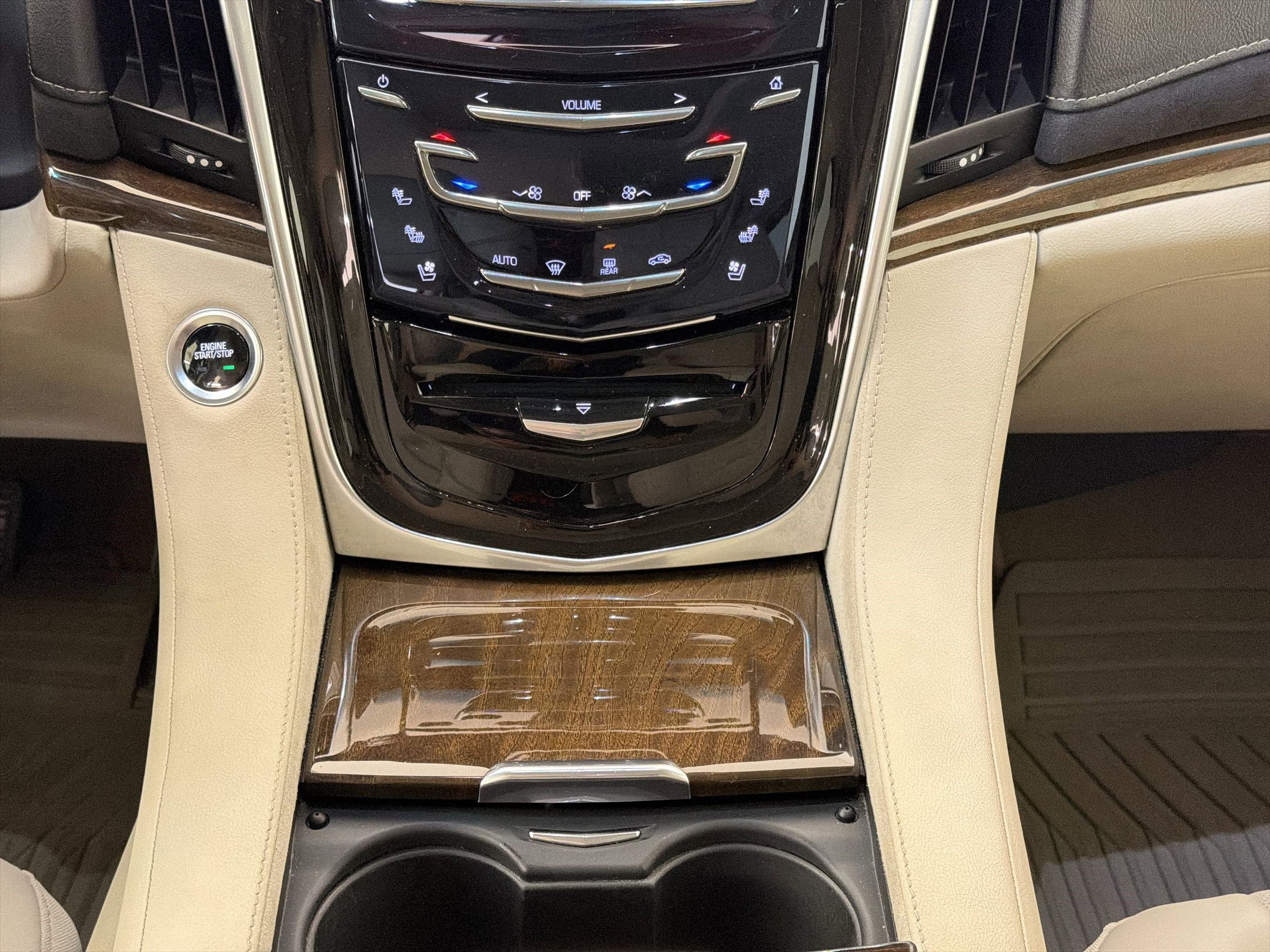 Used 2020 Cadillac Escalade Luxury image 18
