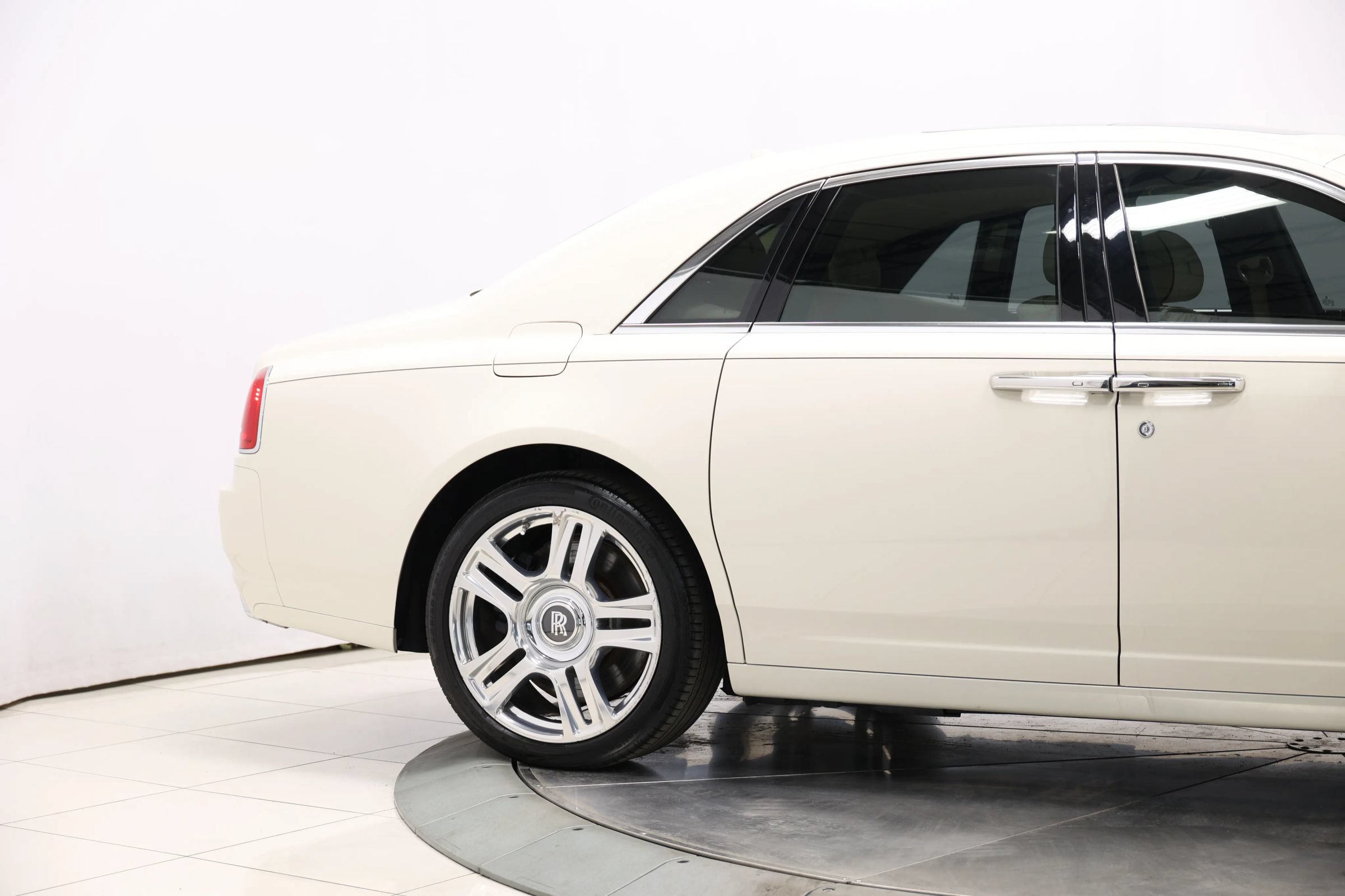 Used 2016 Rolls-Royce Ghost RWD image 80
