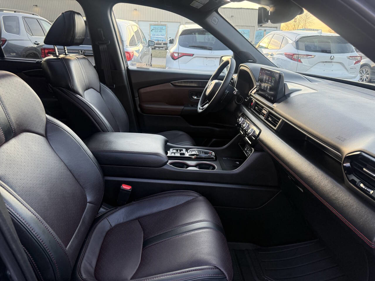 Used 2025 Honda Pilot Black Edition image 34