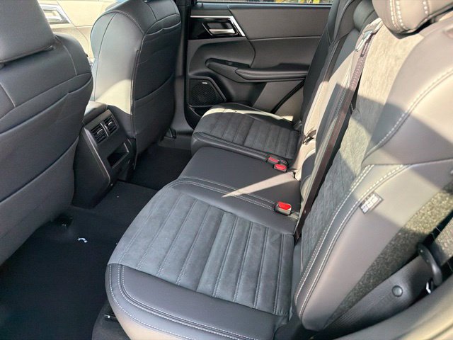New 2026 Mitsubishi Outlander SE FWD image 18