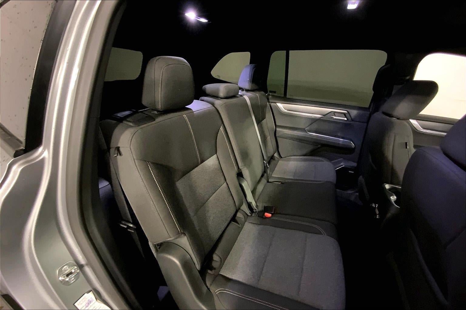 Used 2025 GMC Acadia Elevation FWD image 23