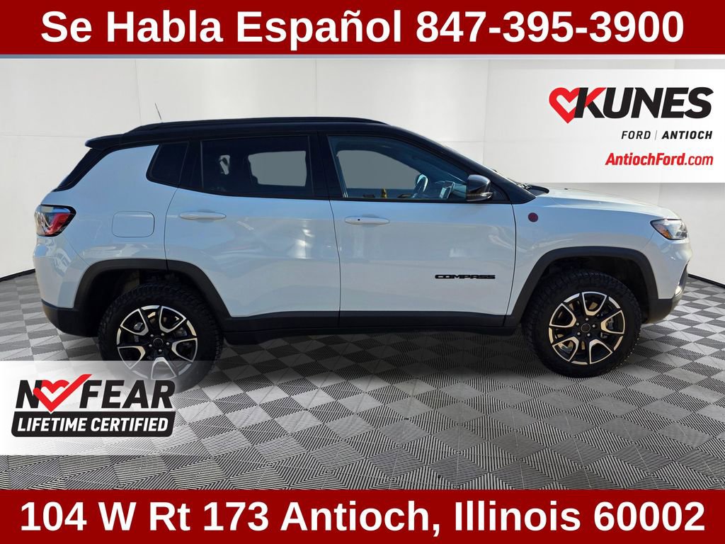 Used 2025 Jeep Compass Trailhawk AWD/4WD image 11