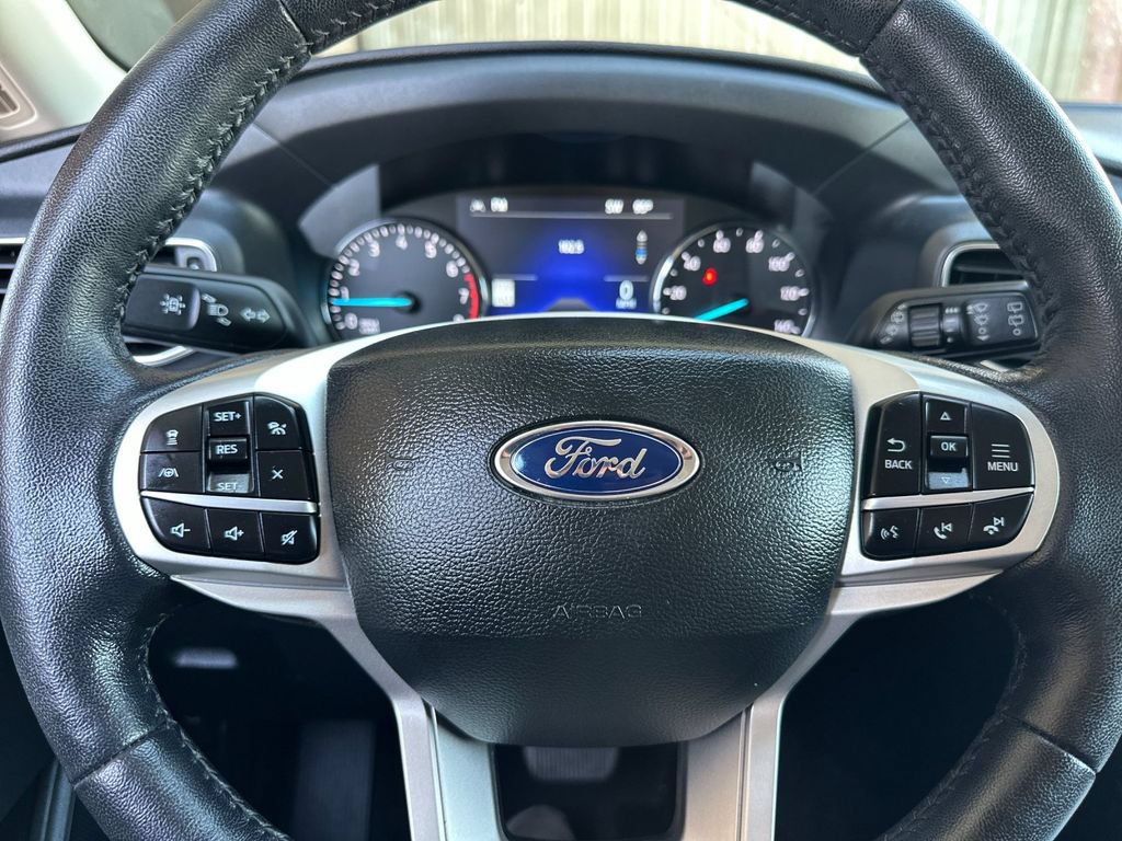 Used 2022 Ford Explorer XLT w/ Equipment Group 202A AWD/4WD image 28