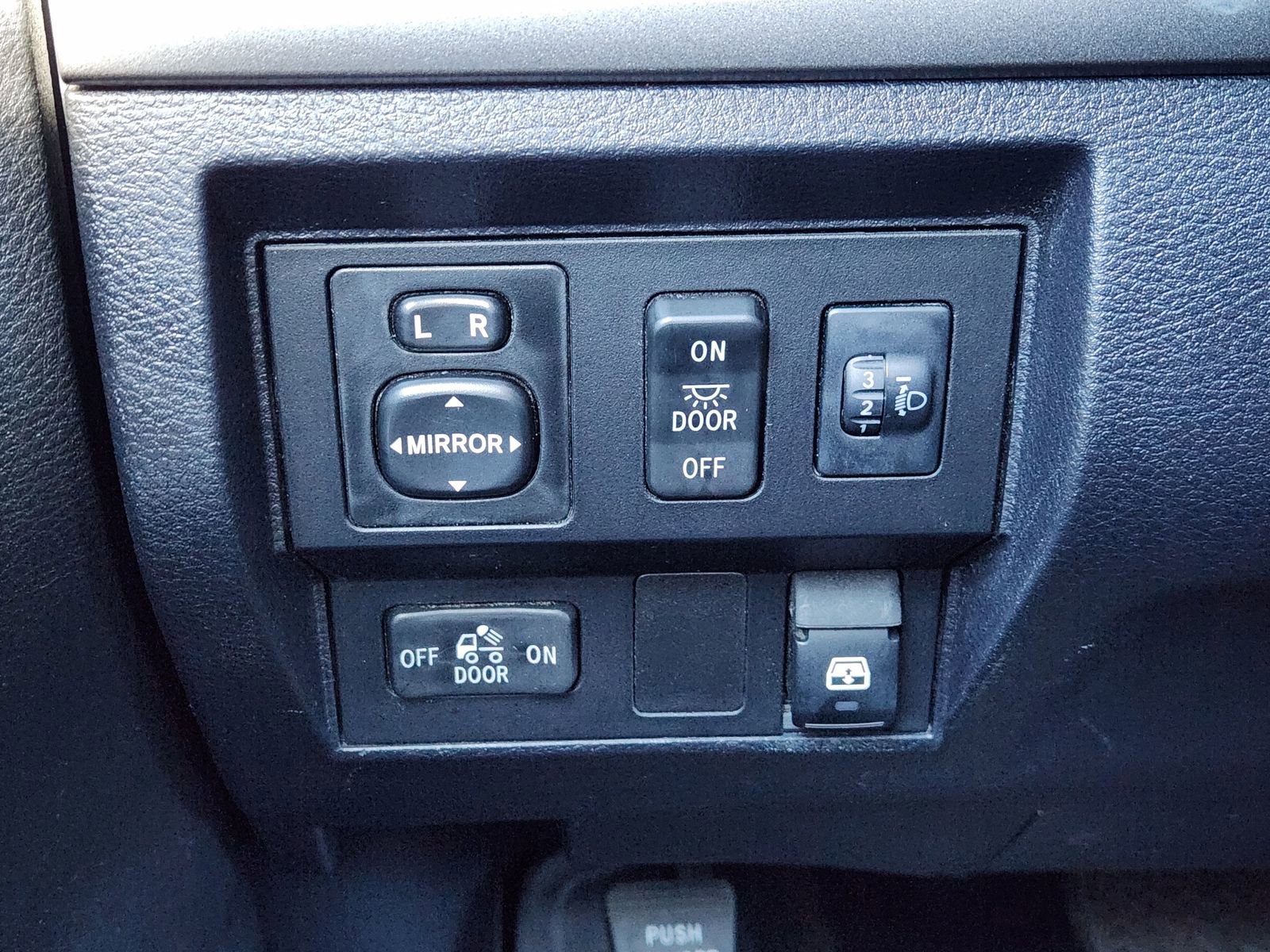 Used 2017 Toyota Tundra SR5 image 25