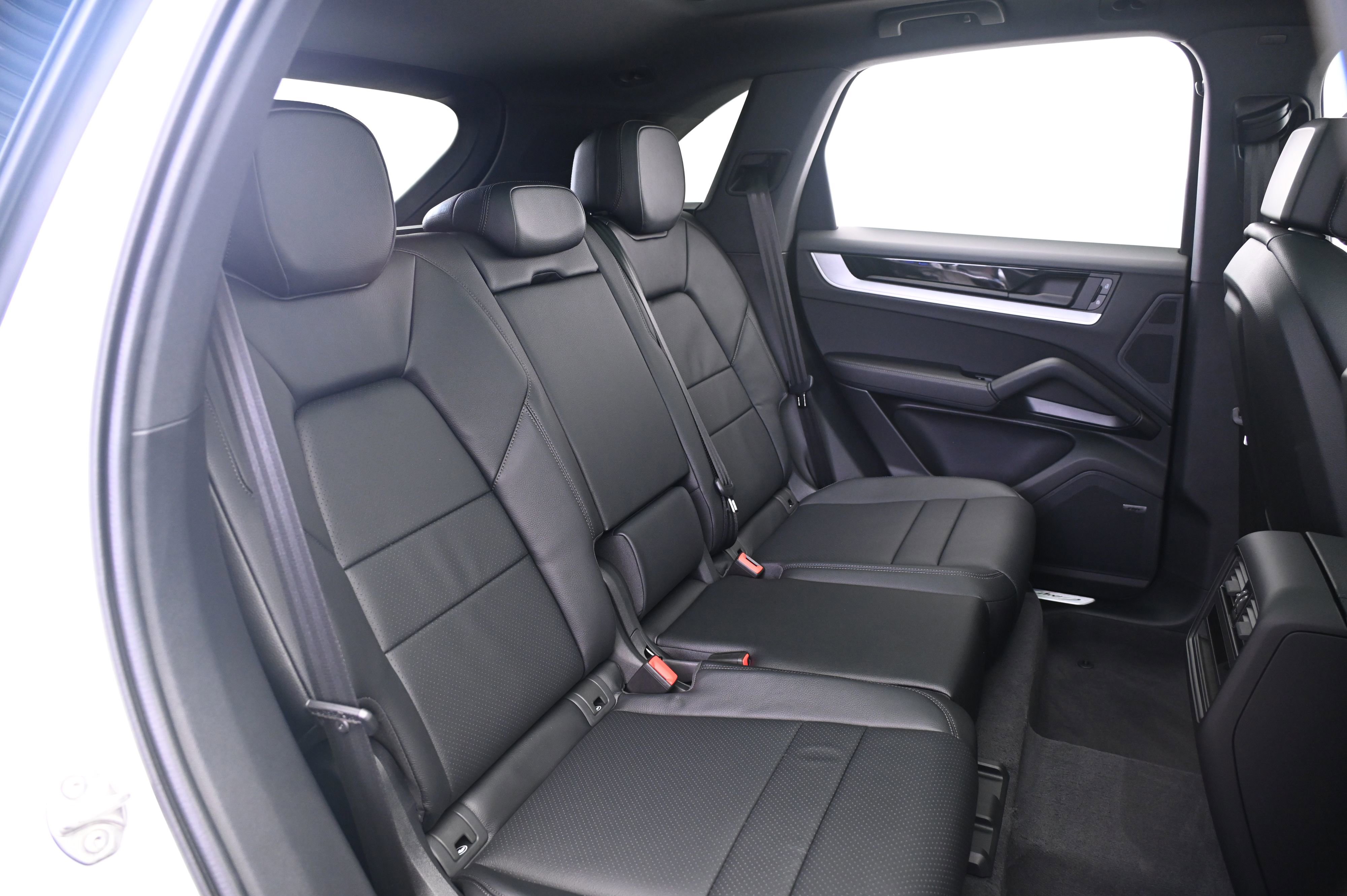 Certified 2025 Porsche Cayenne image 23