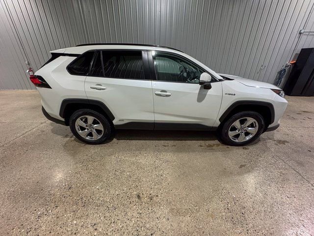 Used 2021 Toyota RAV4 XLE Premium image 7