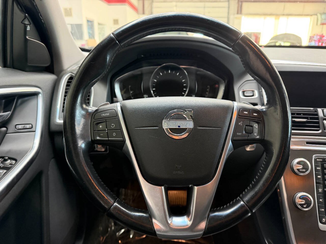 Used 2015 Volvo XC60 T6 w/ Protection Package AWD/4WD image 21