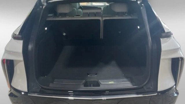 Used 2024 Cadillac Lyriq Luxury RWD image 10