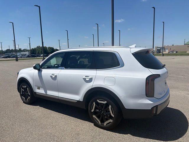 Used 2025 Kia Telluride EX w/ EX Captain's Chair Package FWD image 17