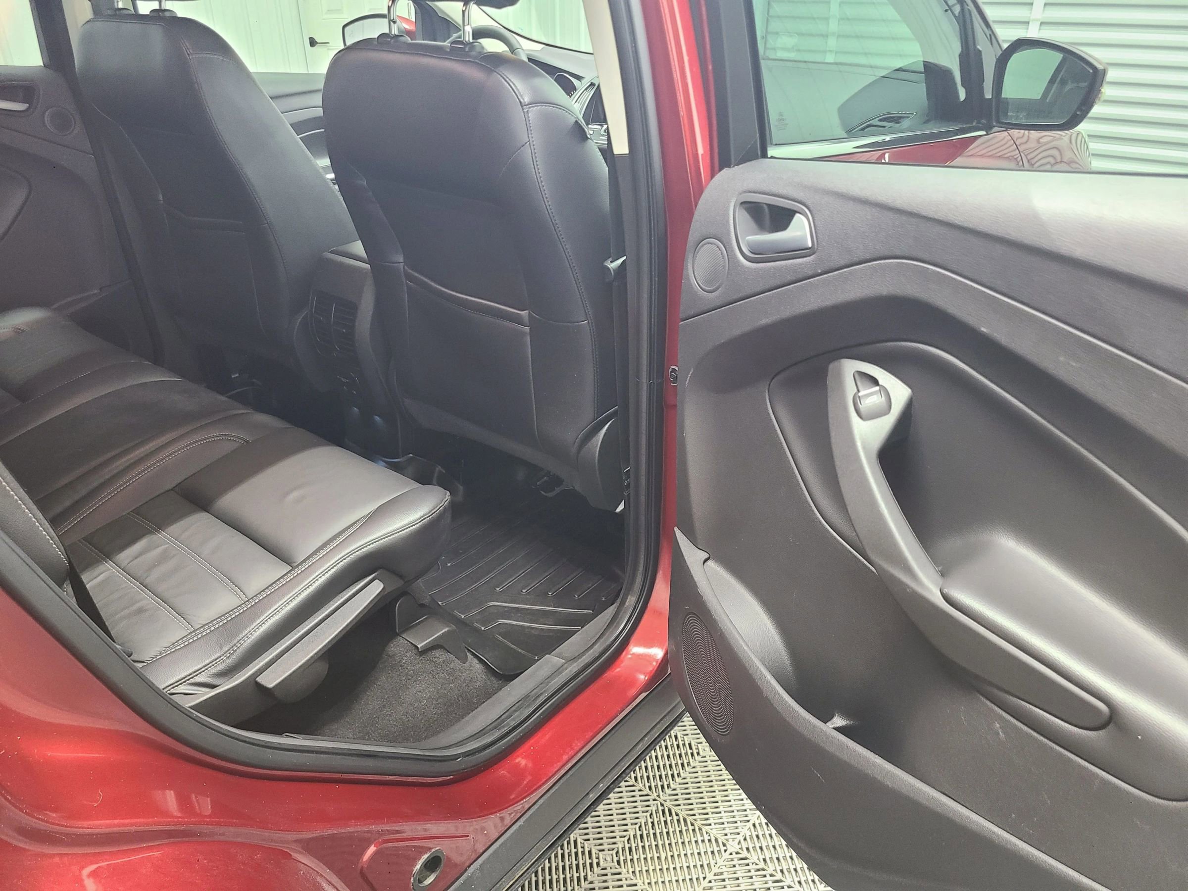 Used 2017 Ford Escape Titanium AWD/4WD image 38