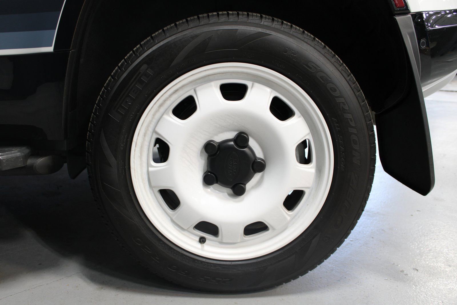 Used 2025 Land Rover Defender 110 S image 19