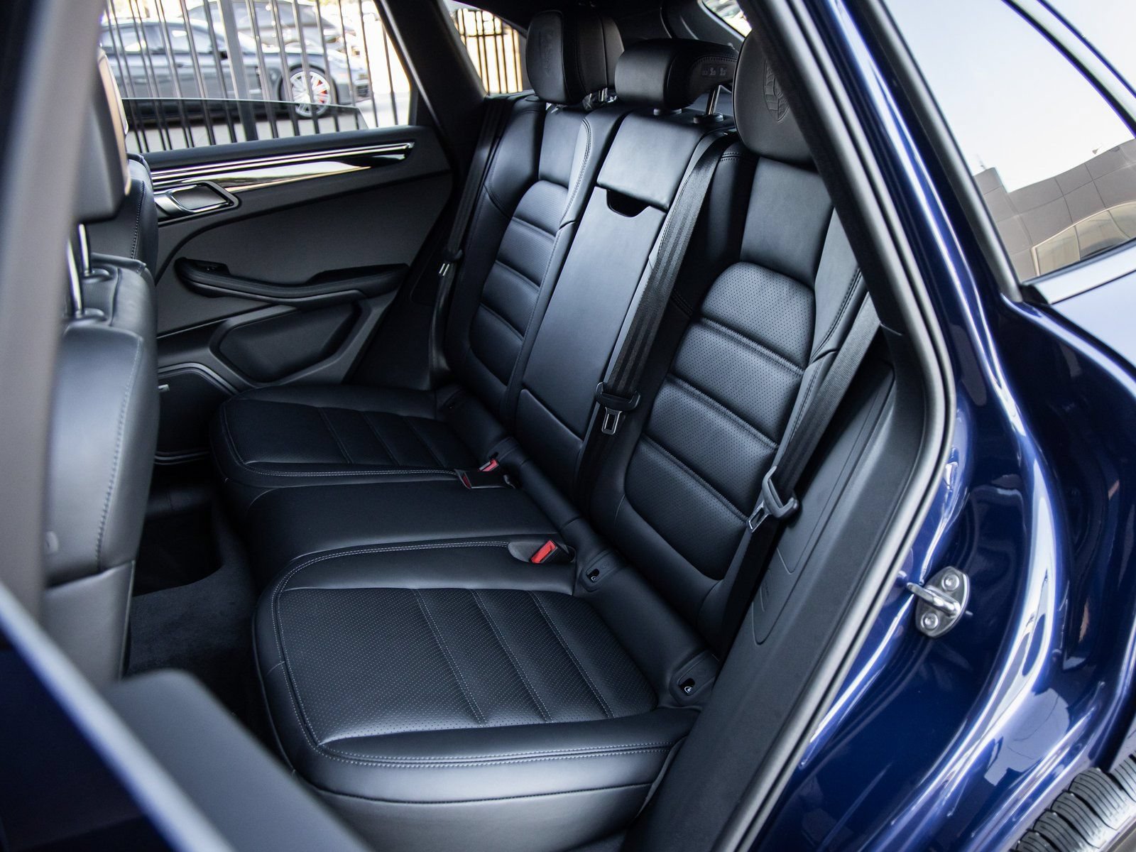 Certified 2026 Porsche Macan AWD/4WD image 36