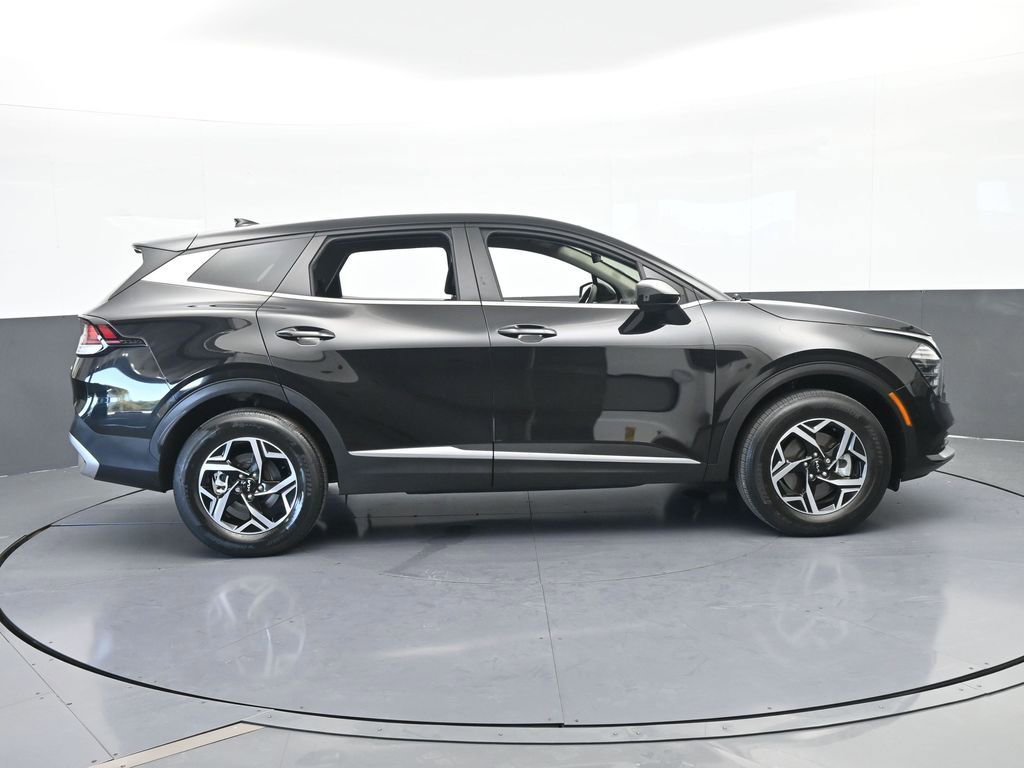 Used 2024 Kia Sportage LX image 7