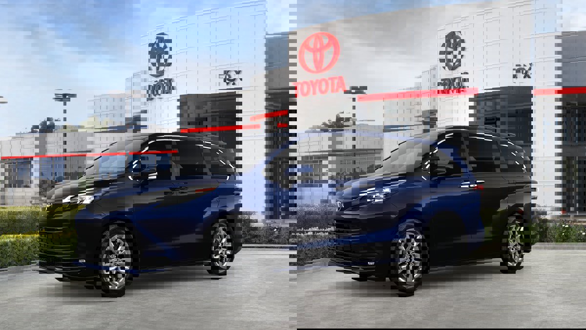 New 2026 Toyota Sienna XLE image 2