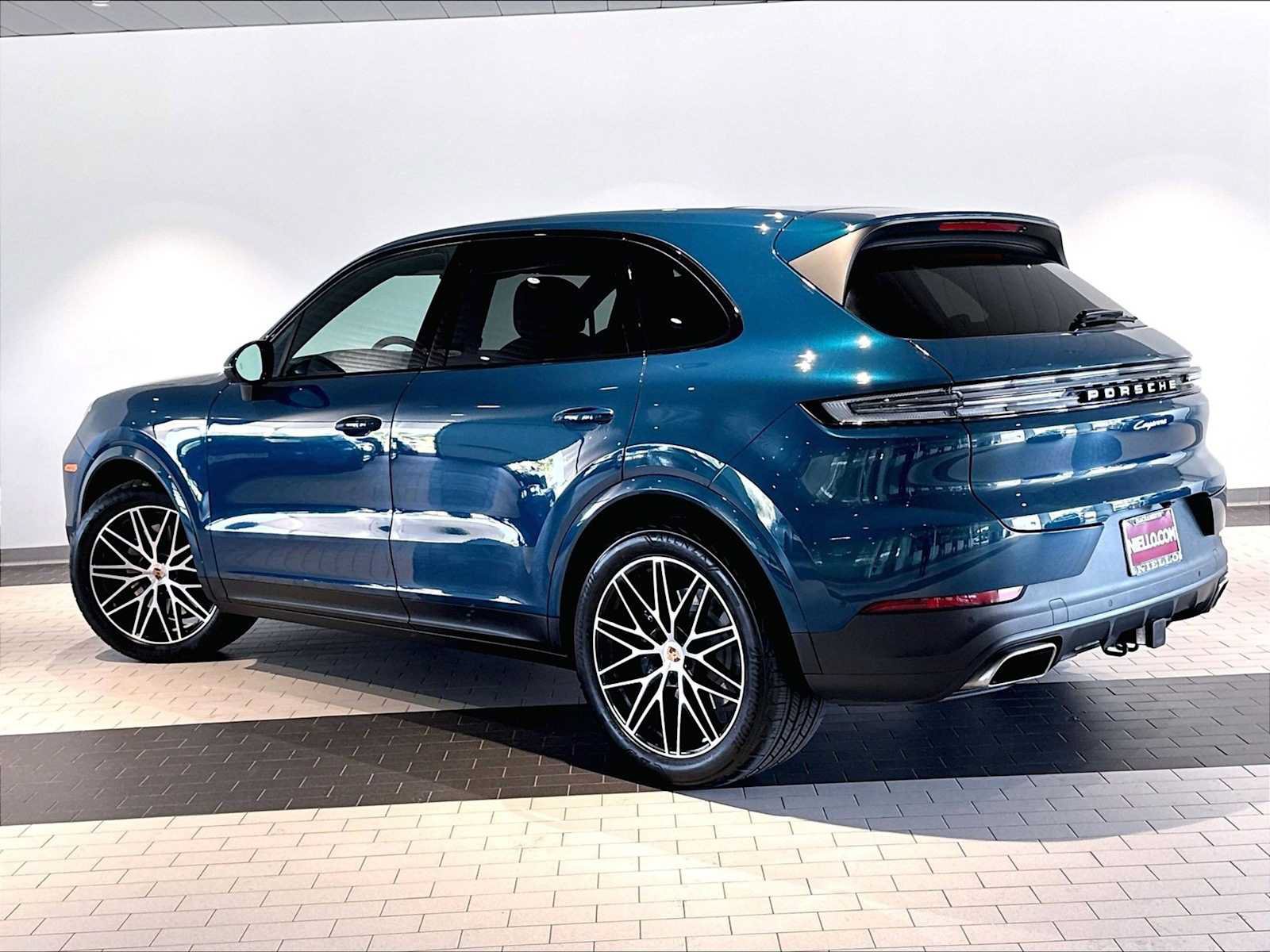 Used 2026 Porsche Cayenne AWD/4WD image 2