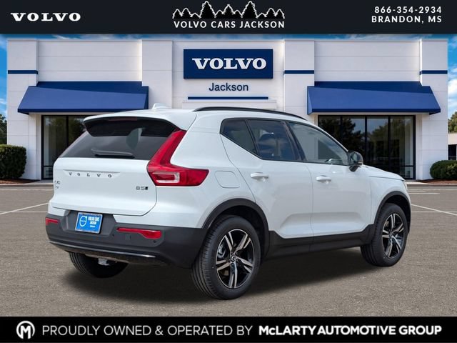 New 2026 Volvo XC40 B5 Core AWD/4WD image 2