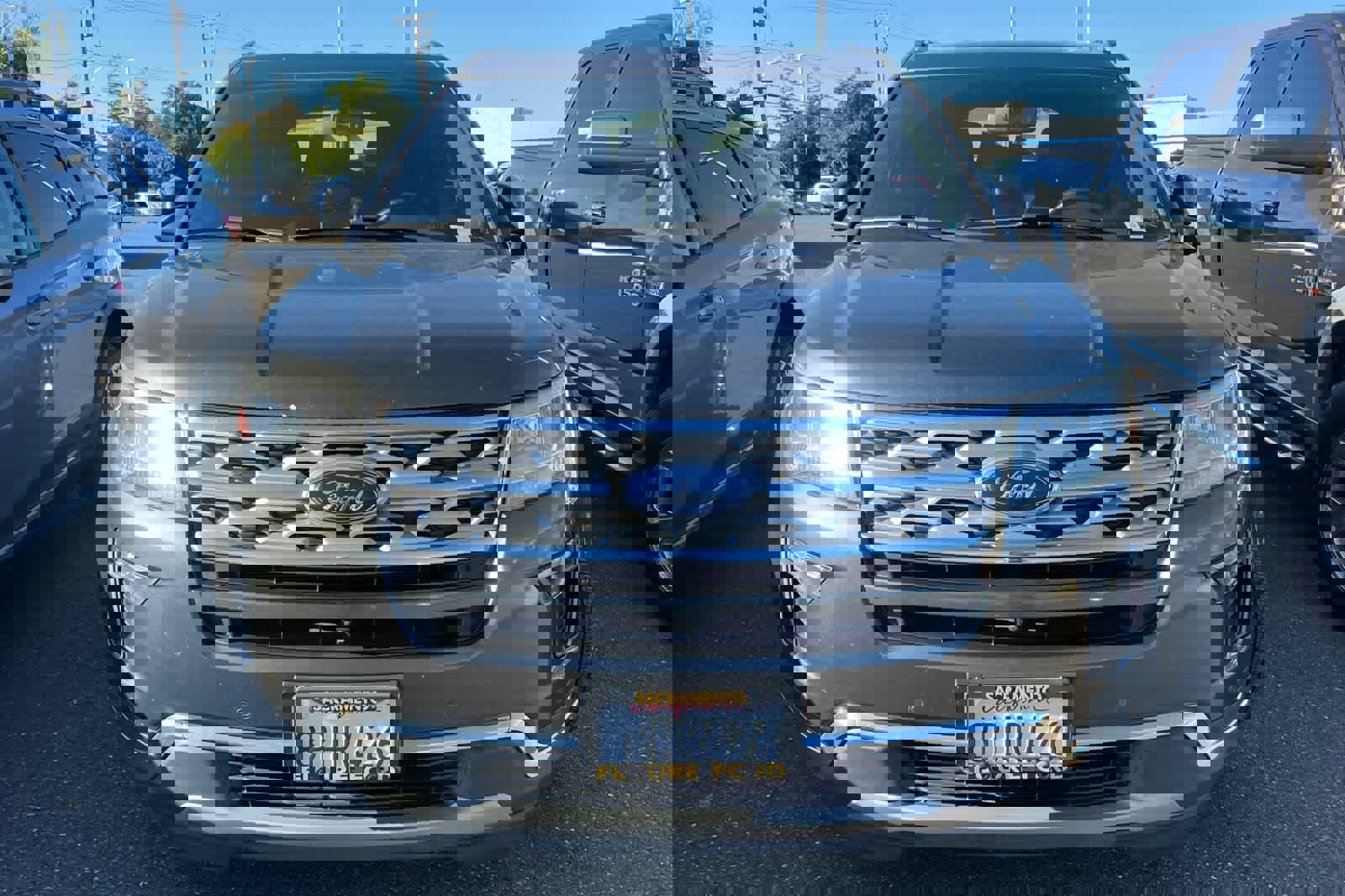 Used 2019 Ford Explorer Limited w/ Class III Trailer Tow Package FWD image 2