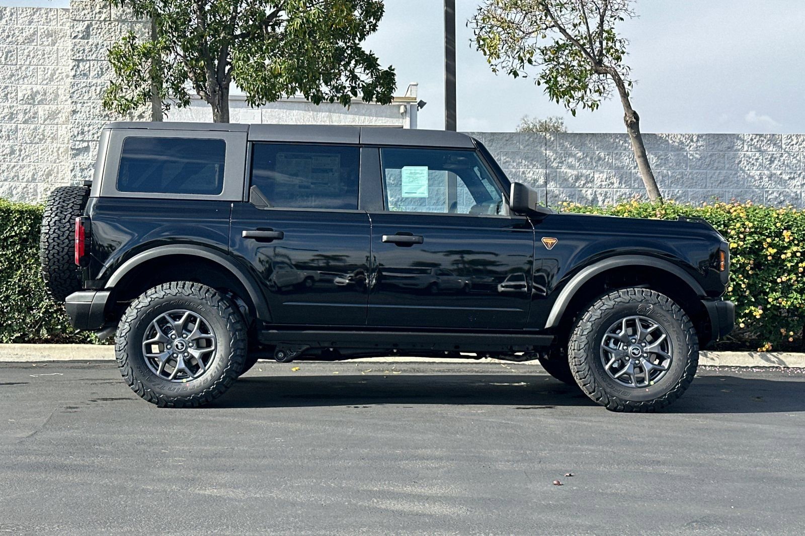 New 2025 Ford Bronco Badlands AWD/4WD video 3
