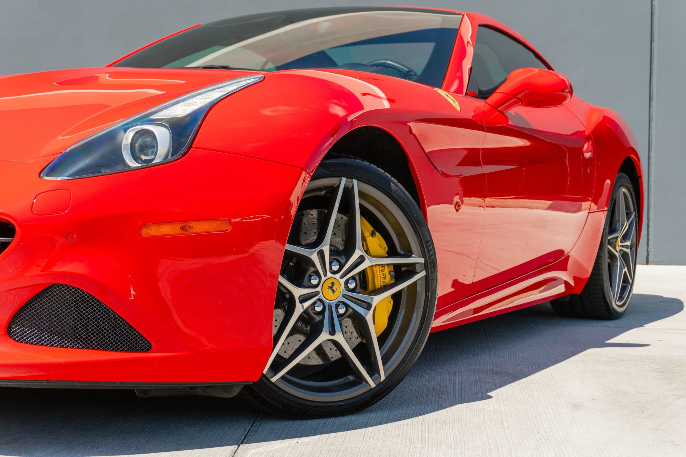 Used 2017 Ferrari California T RWD image 24