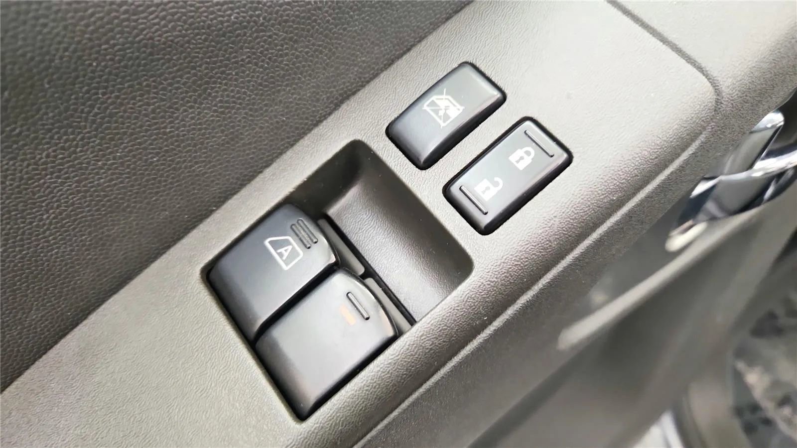 Used 2018 Nissan Frontier SV image 30