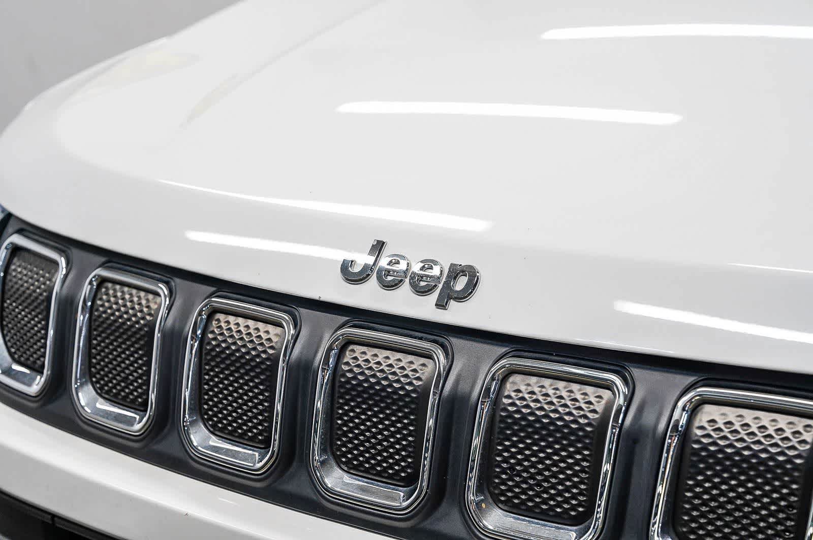 Used 2022 Jeep Compass Latitude FWD image 8