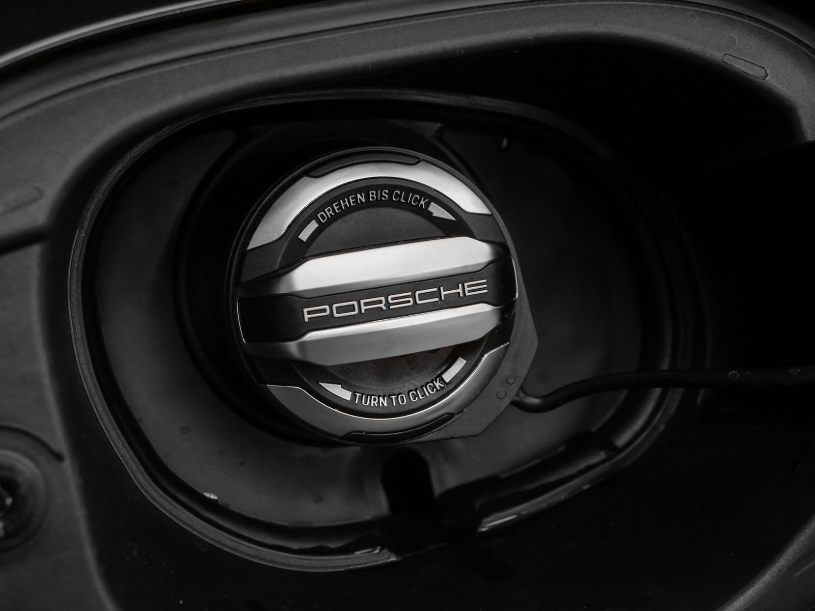 Certified 2025 Porsche Macan image 16