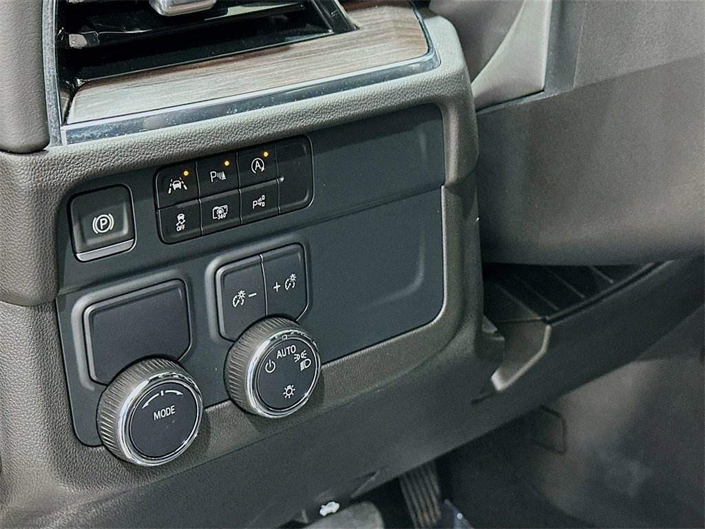 Used 2025 Chevrolet Tahoe LT image 10