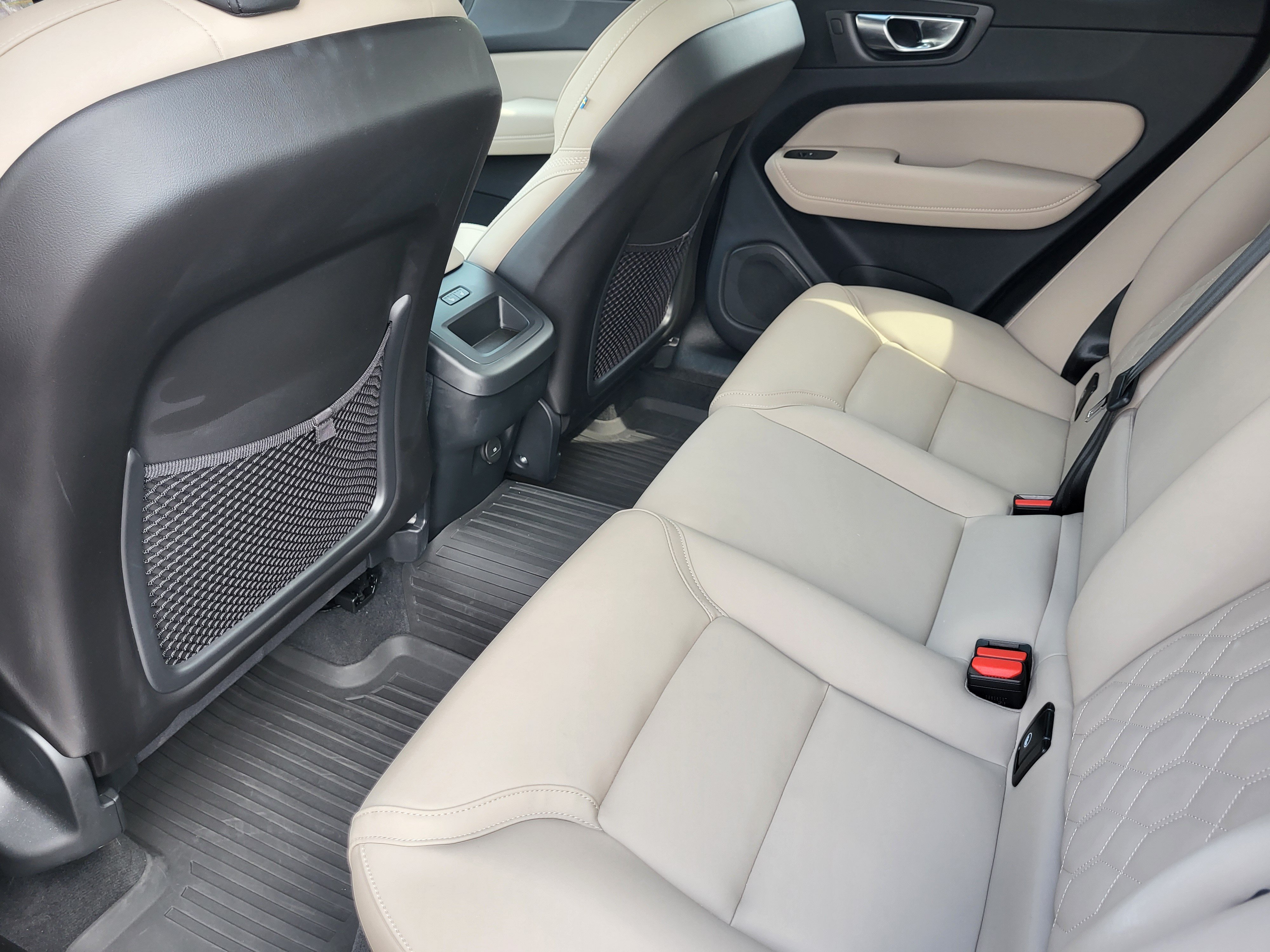New 2026 Volvo XC60 B5 Plus w/ Protection Package Premier AWD/4WD image 19