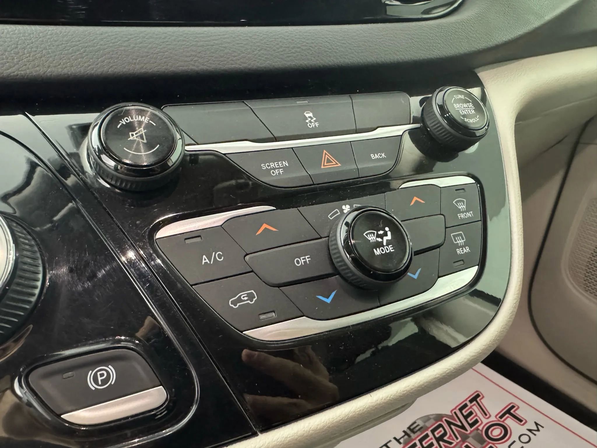 Used 2017 Chrysler Pacifica Touring w/ Tire & Wheel Group image 22