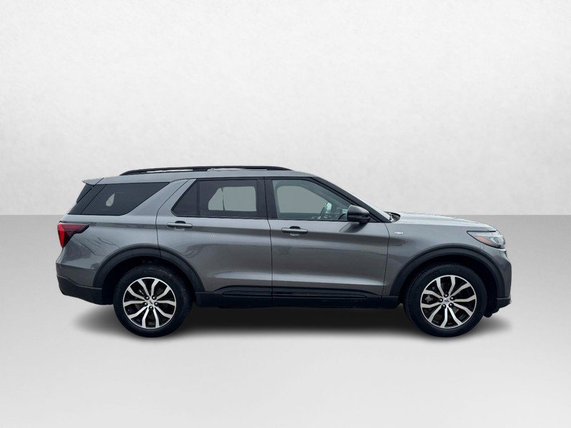 Used 2025 Ford Explorer ST-Line AWD/4WD image 4