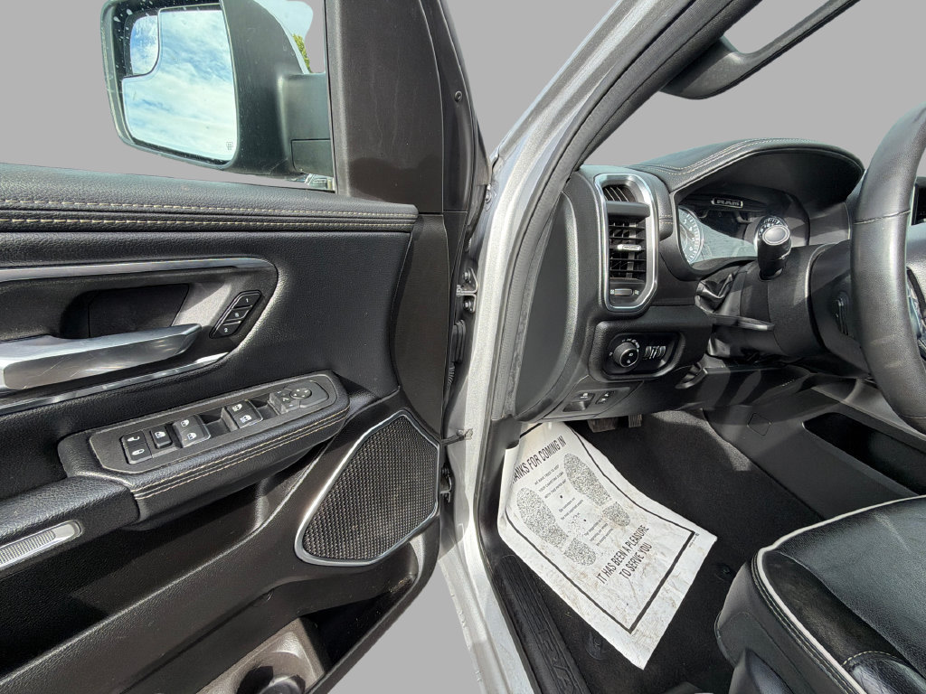 Used 2025 RAM 1500 Laramie AWD/4WD image 16