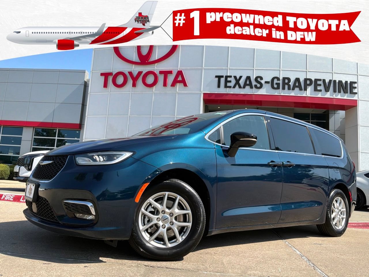 Used 2025 Chrysler Pacifica Select